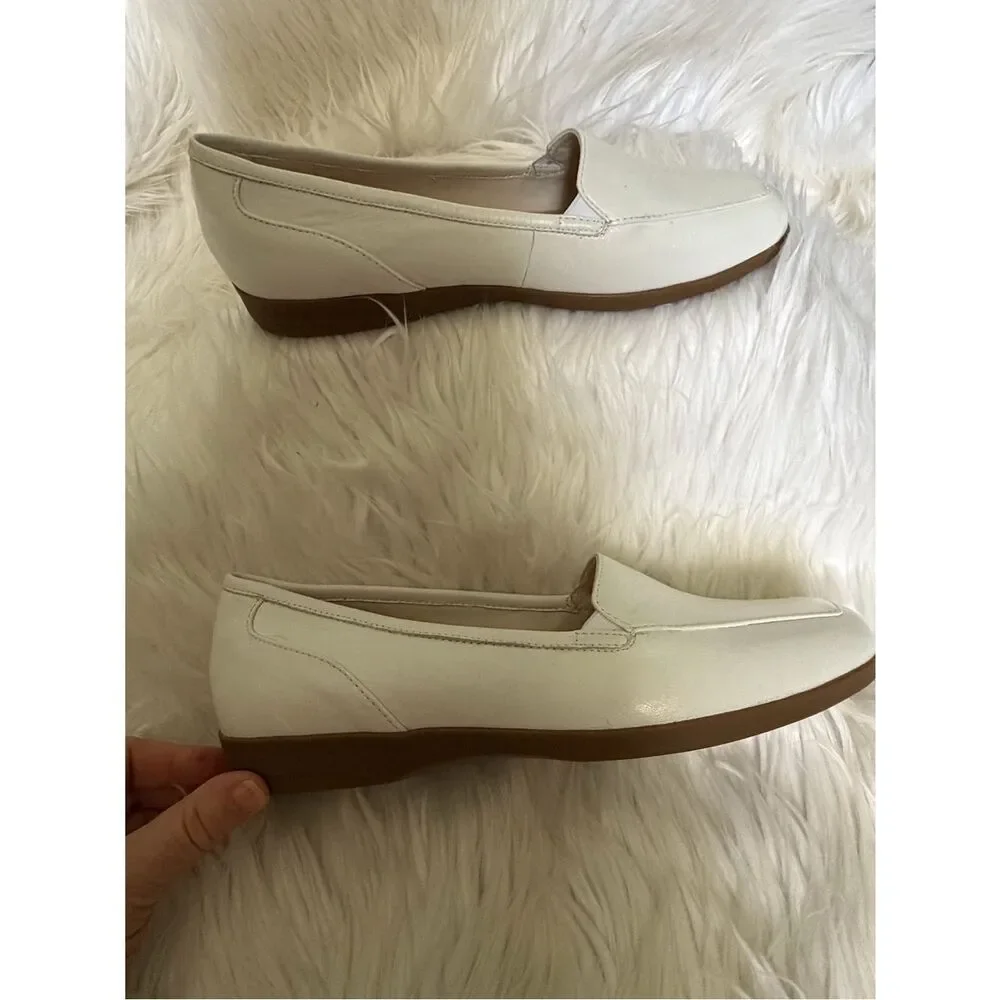 NEW Easy Spirit Loafers Size 9.5W Devitt 15 White Leather Comfort Footbed